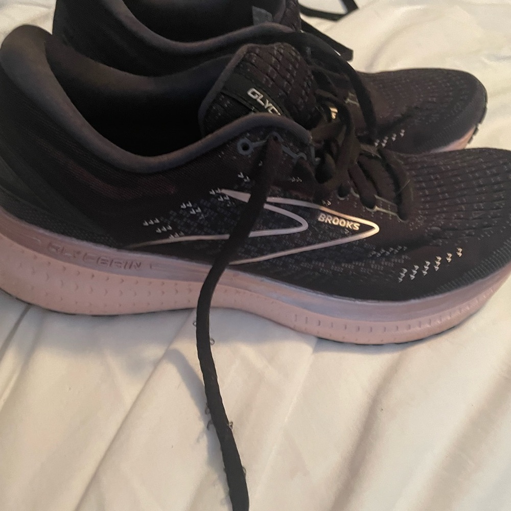 Brooks Glycerin size 9.5. Pink and a light rose pink color